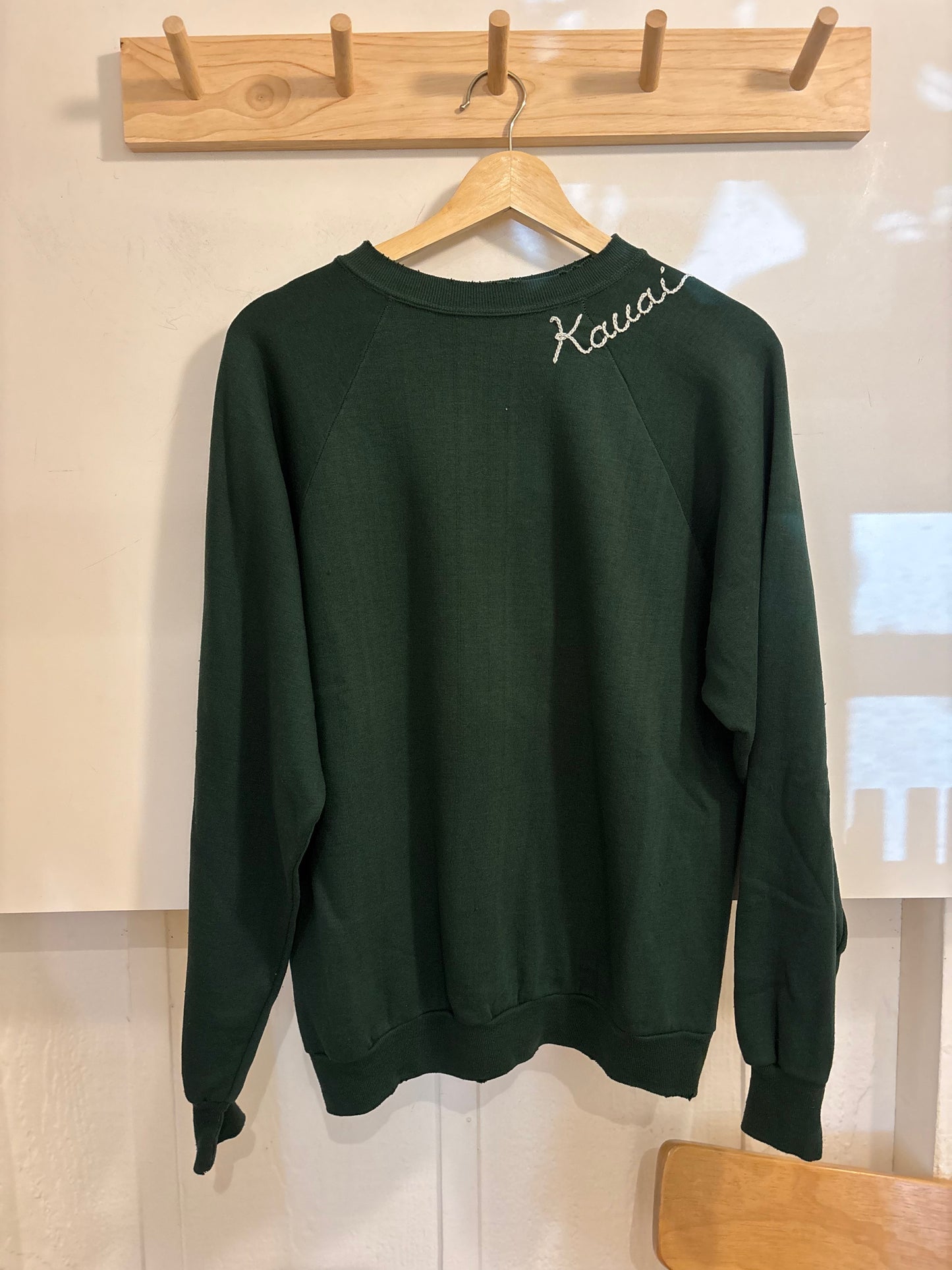Kauai Embroidered Vintage Sweatshirts | Earth
