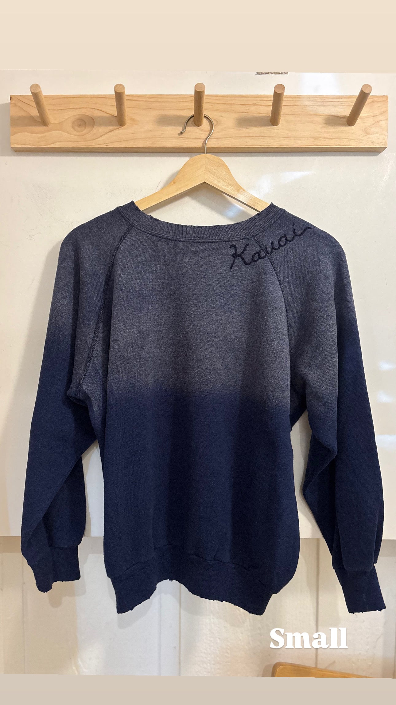 Kauai Embroidered Vintage Sweatshirts | Earth