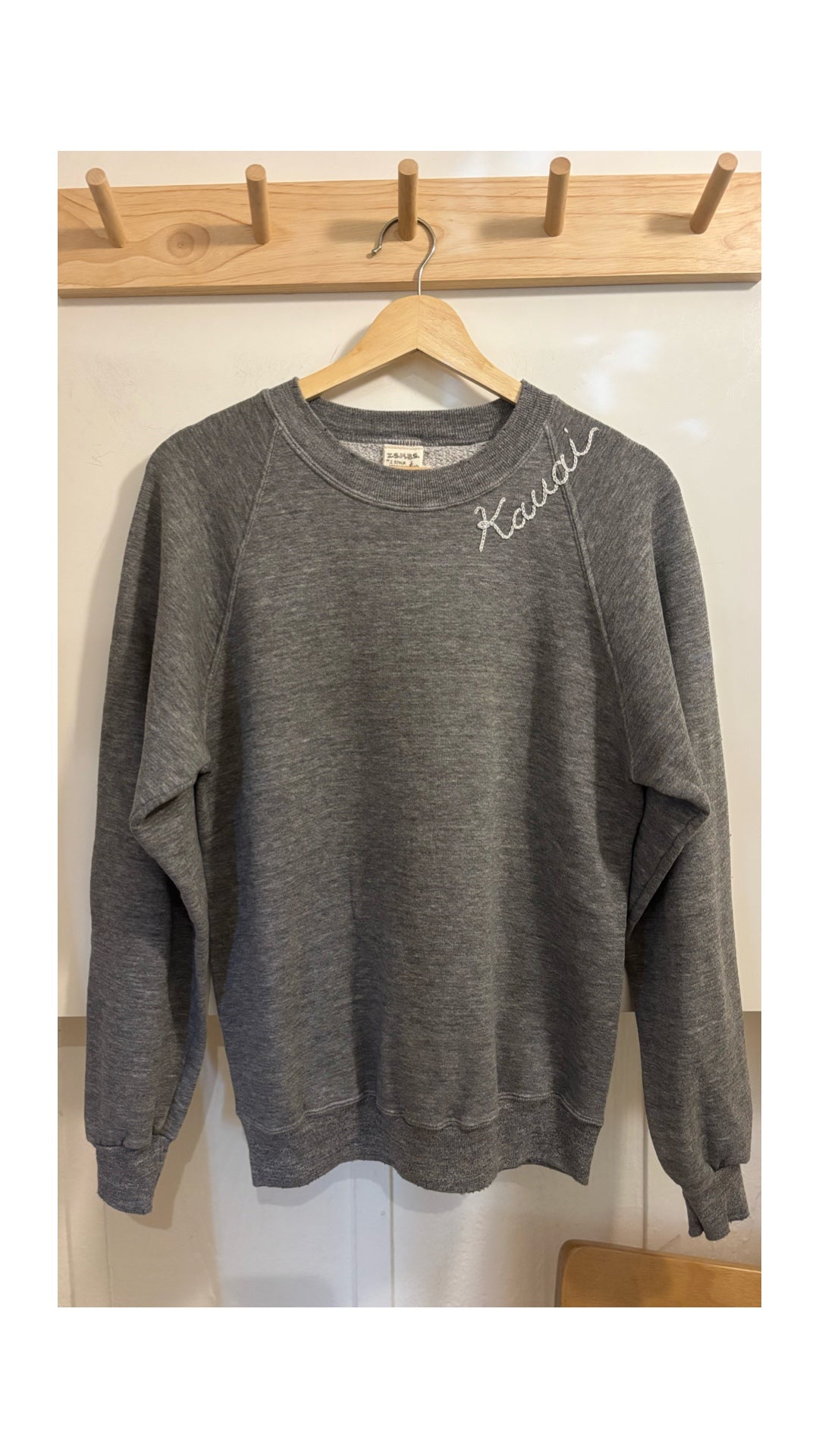 Kauai Embroidered Vintage Sweatshirts | Earth