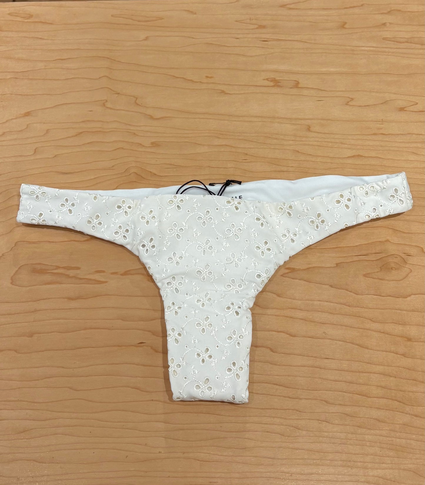 Ocean Bottom | Eyelet