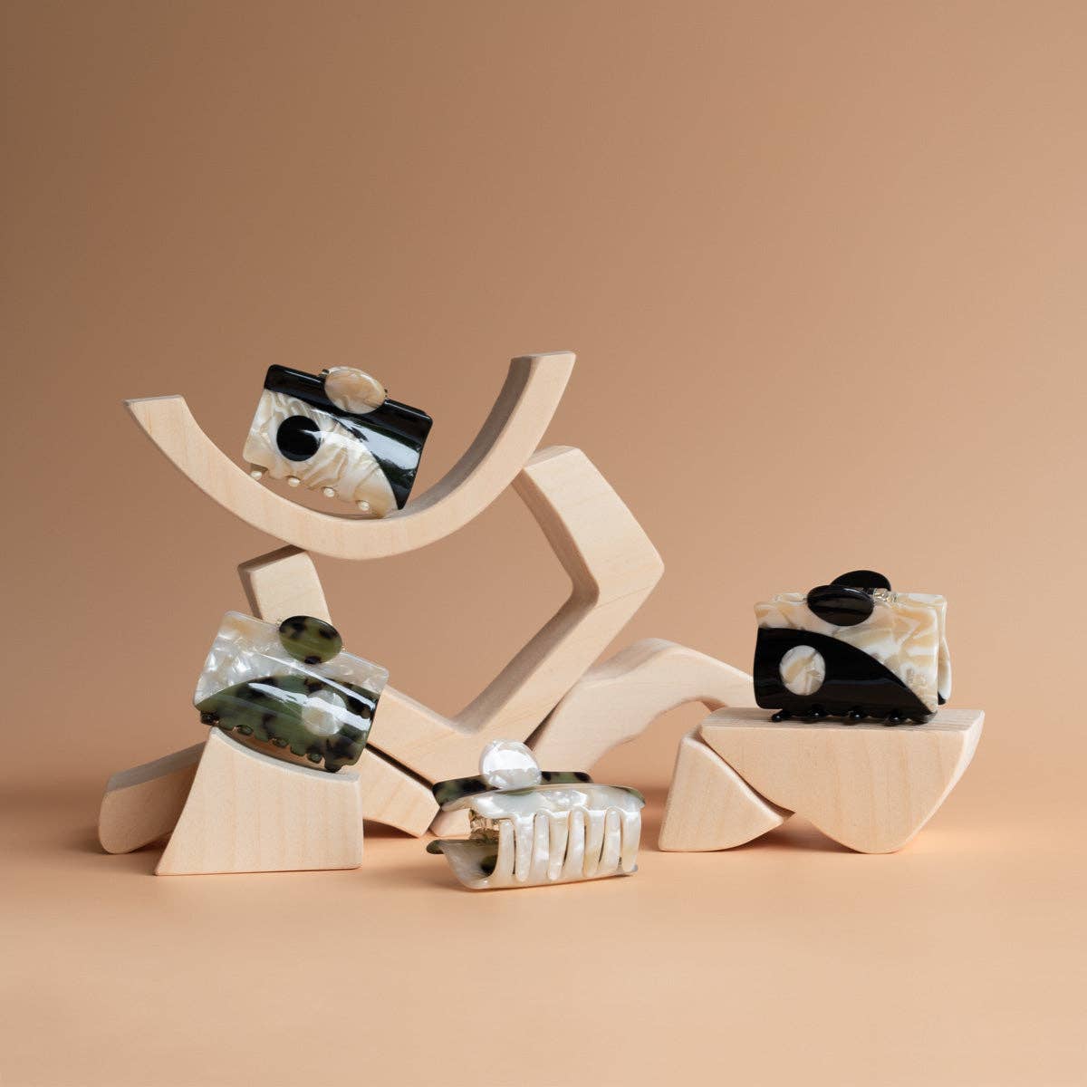 WINONA IRENE - Balance Black Claw Set - Yin Yang Acetate Modern Hair Clips