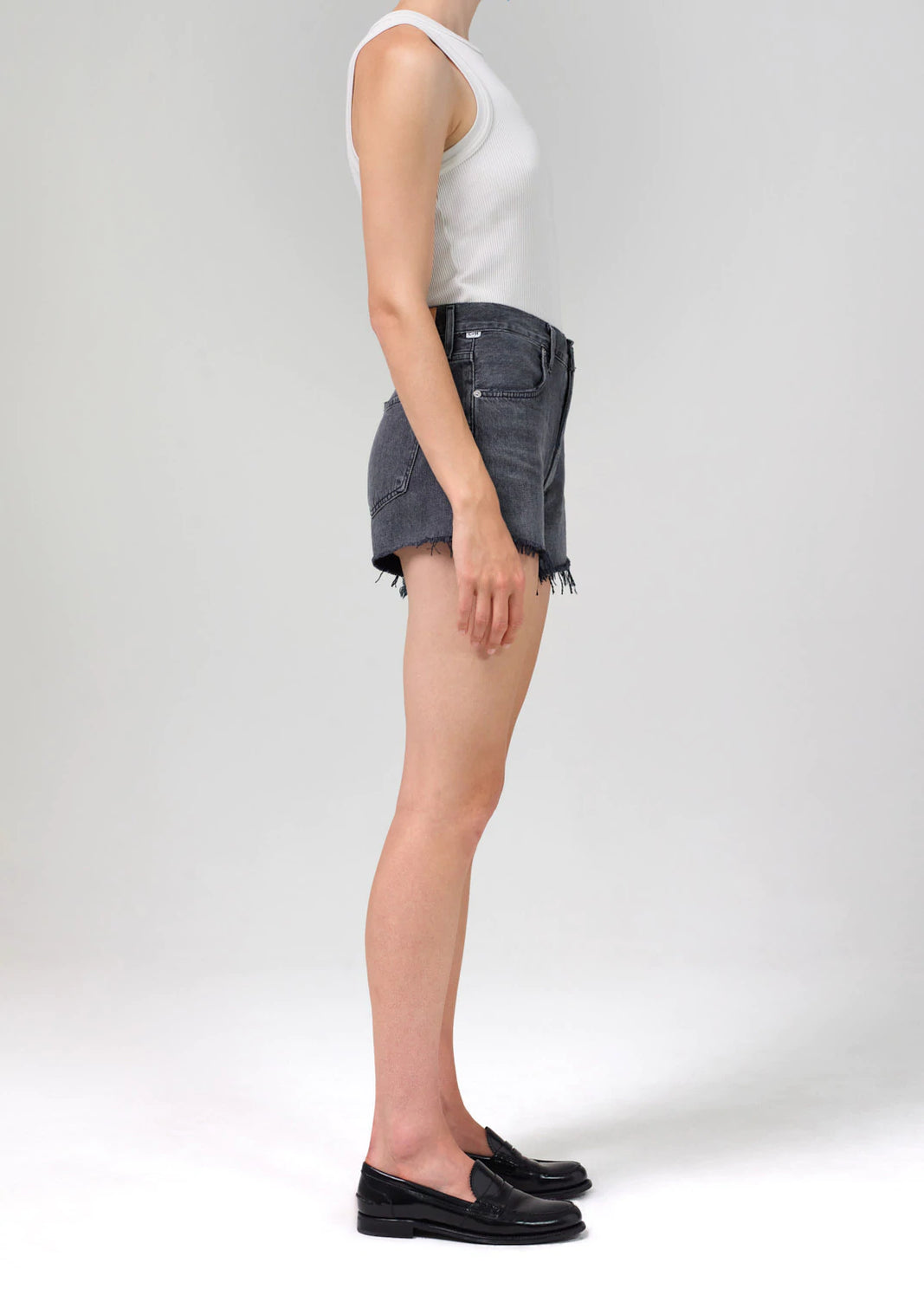 ANNABELLE SHORT IN FREE FALL