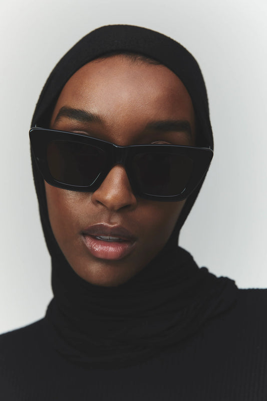 Lori in Gloss Black