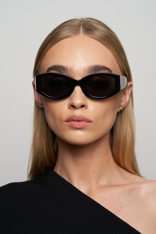 Jeannie In Gloss Black