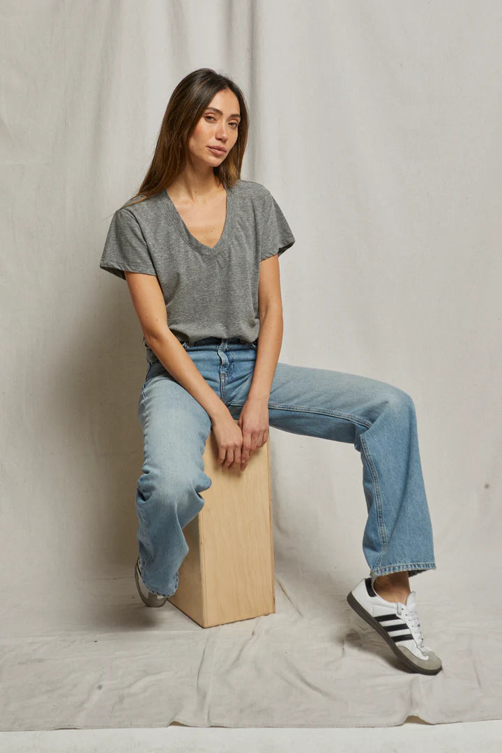 Hendrix cotton boxy v neck tee| Heather Grey