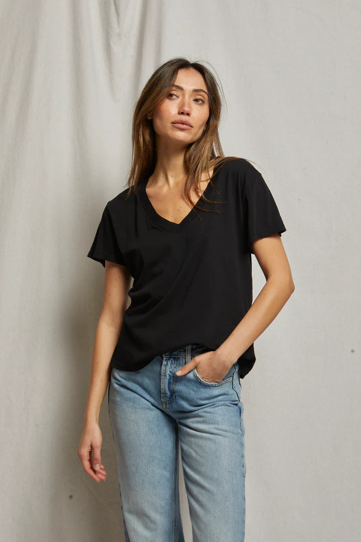 Hendrix cotton boxy v neck tee| Black