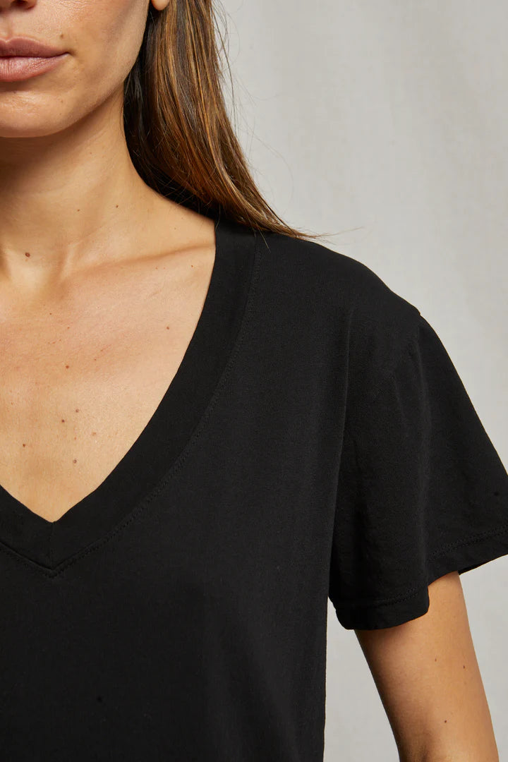 Hendrix cotton boxy v neck tee| Black