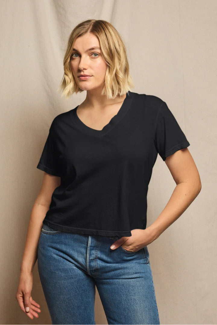 Hendrix cotton boxy v neck tee| Black