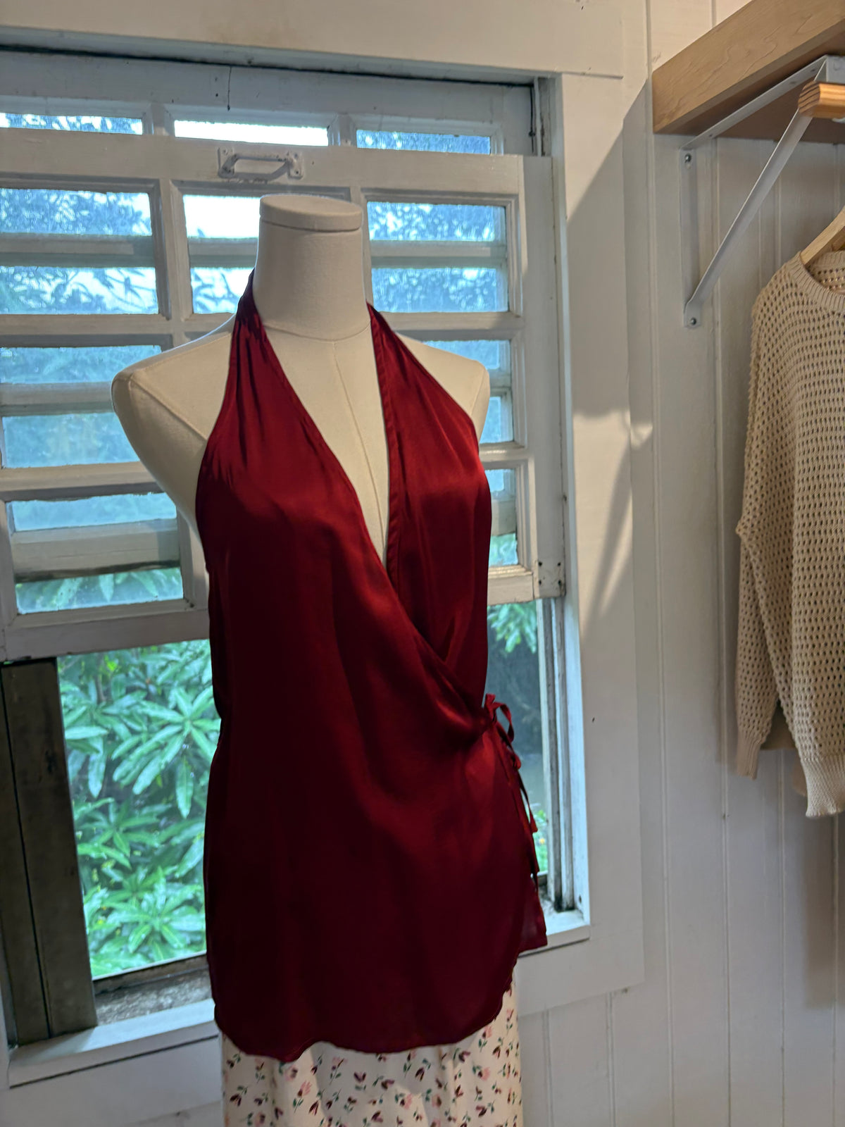 ARMANIA HALTER TOP | MERLOT TOP