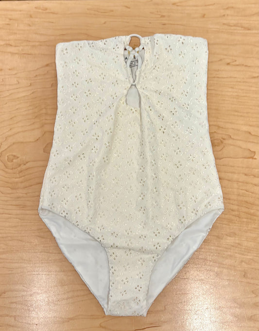 Zed One Piece | Eyelet